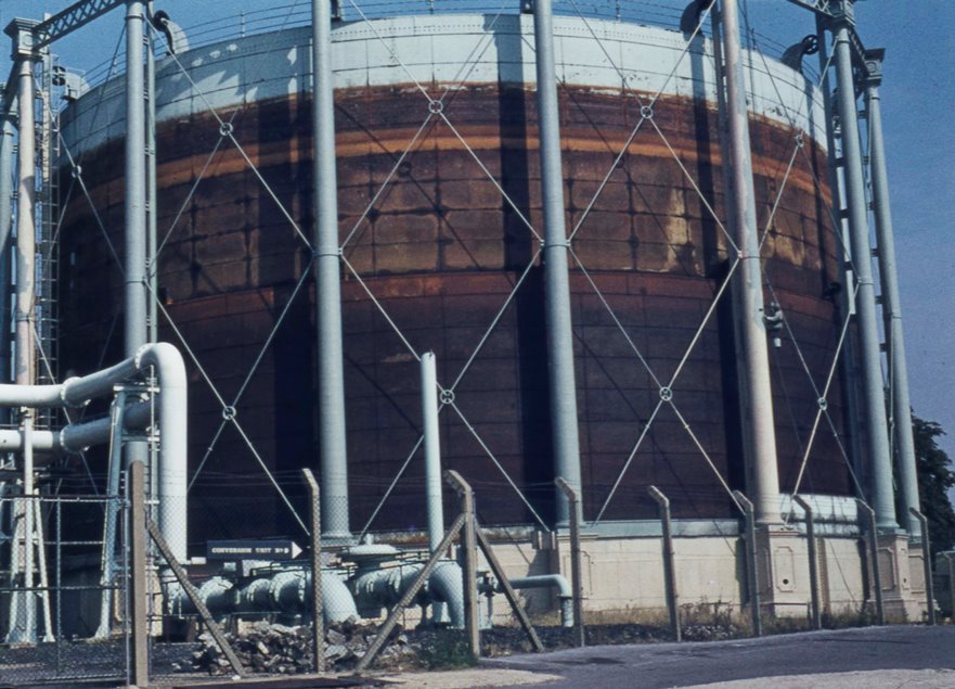 Painting Brentford's gasometer