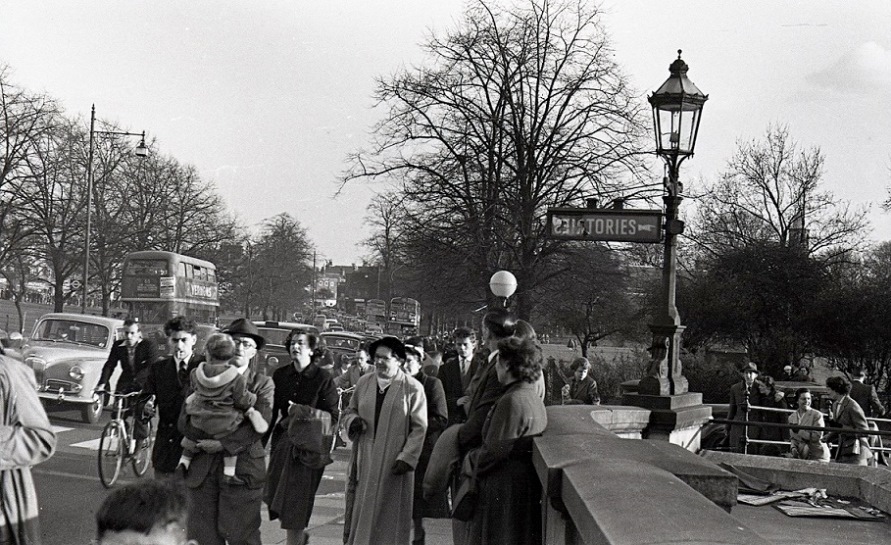 B/w photo of crowded Kew Bridge, Copyright 2017 Peter Timms