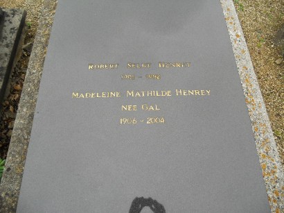 Simple flat gravestone: Madeleine Mathilde Henrey nee Gal 1906-2004